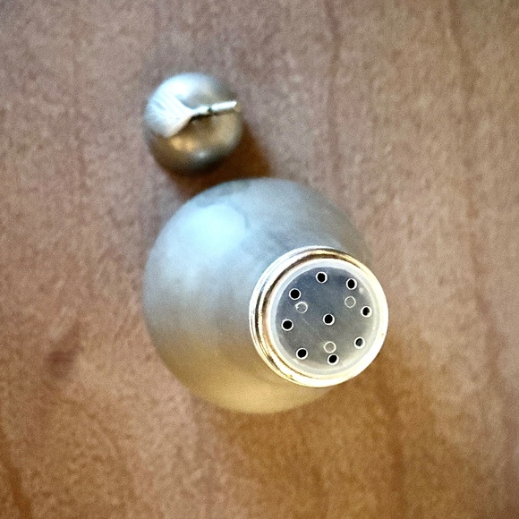 Powder Shaker - Picture 2 of 3